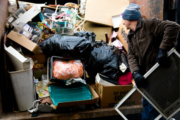 Best Yard Waste Removal  in Lakewood, OH